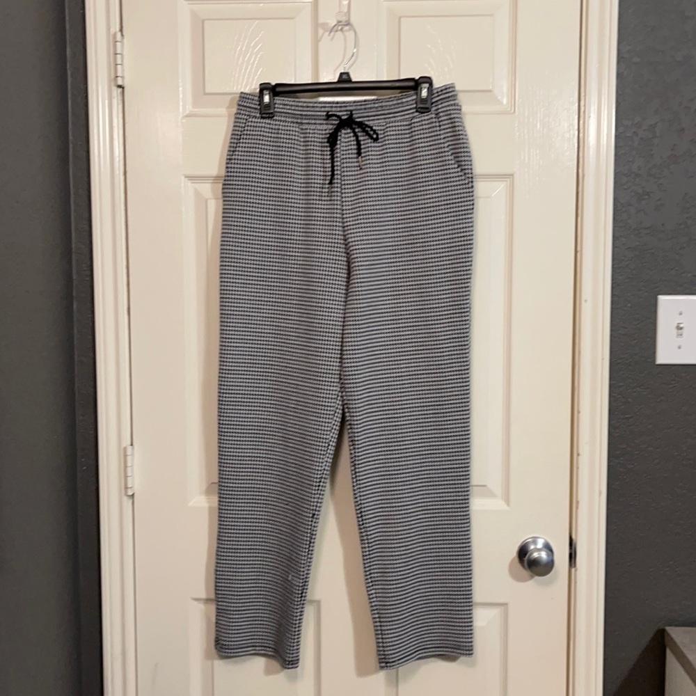 Black and white checked pants